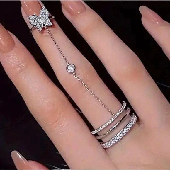 Jewelry - NWOT Adjustable Rhinestone Butterfly Tassle Ring Set